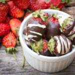 homemade-chocolate-dipped-strawberries_6351-1165