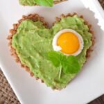 sandwich-with-avocado-paste-egg-shape-heart_2829-8591